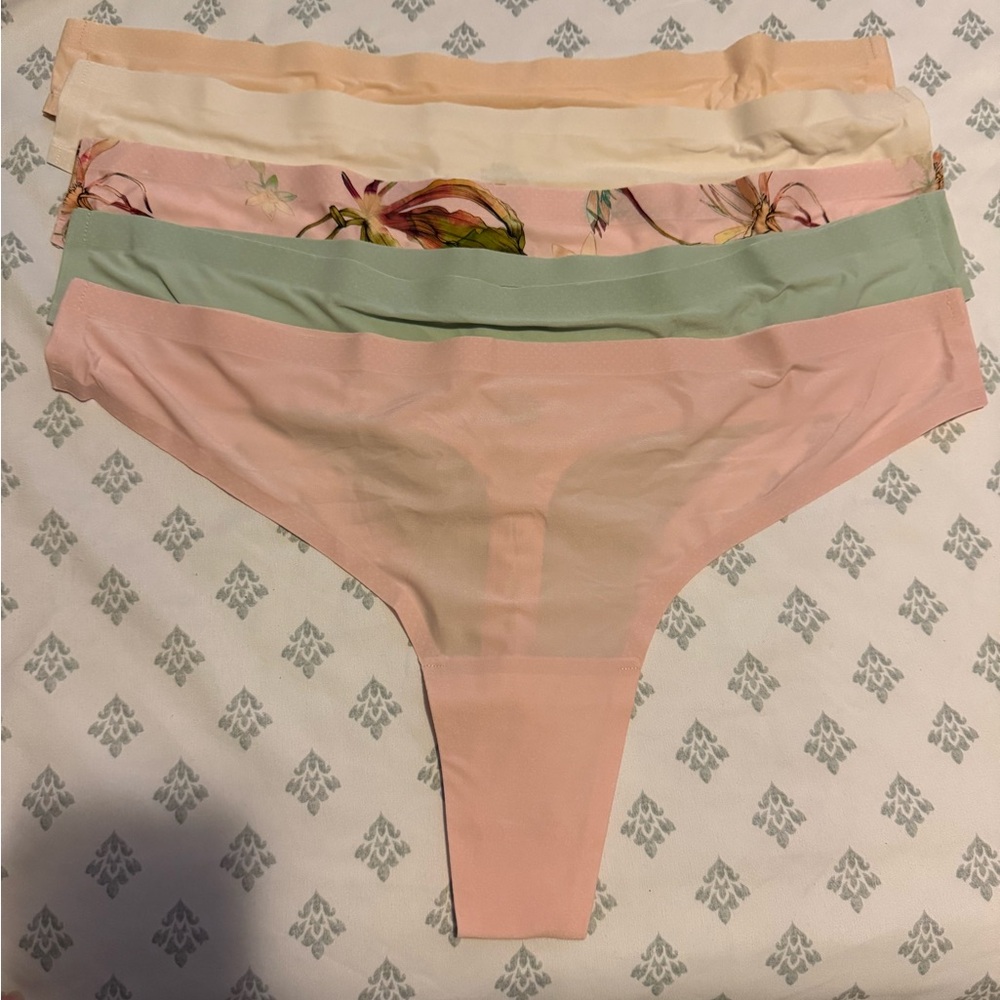 Soma Cream and Pink Bottoms Soft Set 5